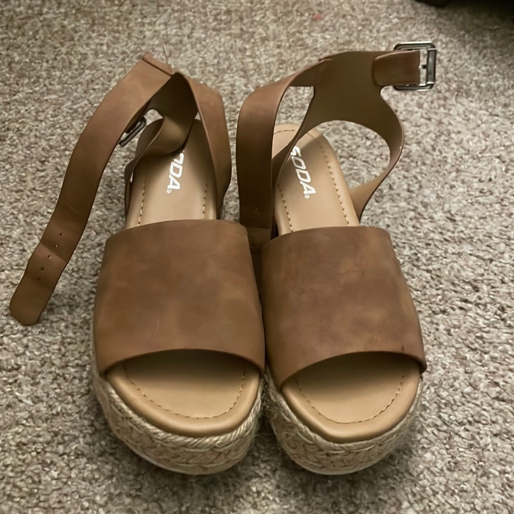 Platform sandals